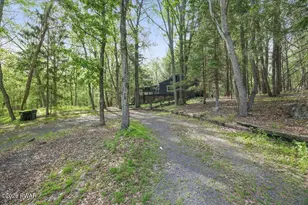 2329 Cramer Ct, Bushkill, PA 18324 - Photo 3