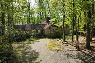 822 Dogwood Ct, Lords Valley, PA 18428 - Photo 5