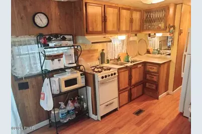 131 Village Drive W, Milford, PA 18337 - Photo 9