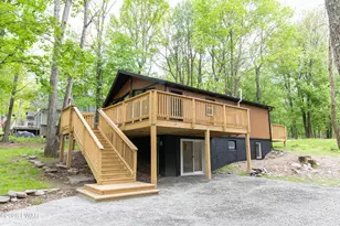 124 Fawn Lake Dr, Hawley, PA 18428 - Photo 1