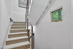220 Kinsale Ln, Dingmans Ferry, PA 18328 - Photo 23