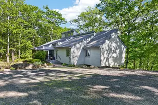 105 Cliff Dr, Hawley, PA 18428 - Photo 1