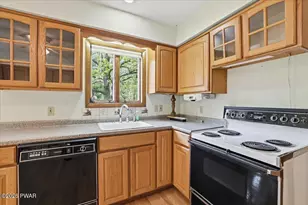 806 Lariat Ct, Hawley, PA 18428 - Photo 17