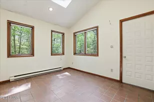 806 Lariat Ct, Hawley, PA 18428 - Photo 73