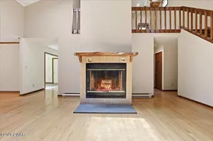 806 Lariat Ct, Hawley, PA 18428 - Photo 11