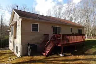 102 Crescent Lake Cove Ct, Milford, PA 18337 - Photo 5