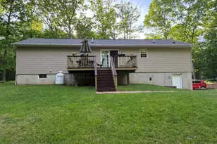 137 Red Rock Cir, Hawley, PA 18428 - Photo 7