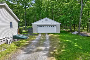 109 Red Rock Cir, Hawley, PA 18428 - Photo 5