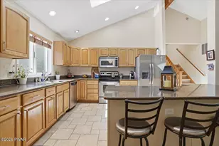 808 Woodland Ct, Lords Valley, PA 18428 - Photo 11