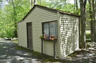 121 Mountain View Dr, Lords Valley, PA 18428 - Photo 23