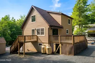 1024 Sundew Rd, Lake Ariel, PA 18436 - Photo 9