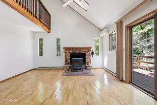 101 Hemlock Point Ct, Hawley, PA 18428 - Photo 9