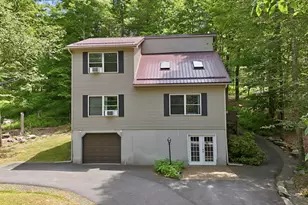 111 Grasshopper Ln, Greentown, PA 18426 - Photo 1