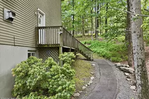 111 Grasshopper Ln, Greentown, PA 18426 - Photo 5