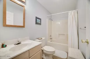 508 Crest Dr, Hawley, PA 18428 - Photo 13