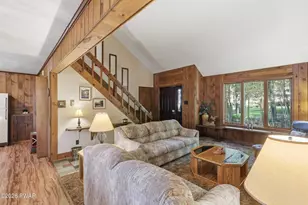 1004 Woodstone Rd, Newfoundland, PA 18445 - Photo 7
