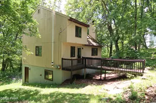 804 Wagoner Pl, Hawley, PA 18428 - Photo 3