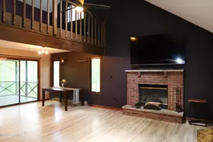 804 Wagoner Pl, Hawley, PA 18428 - Photo 5