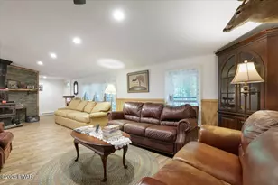 110 E Shore Dr, Hawley, PA 18428 - Photo 7