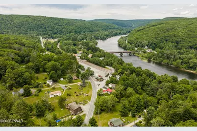 696 Pennsylvania 590, Lackawaxen, PA 18435 - Photo 29