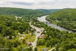 696 Pennsylvania 590, Lackawaxen, PA 18435 - Photo 29