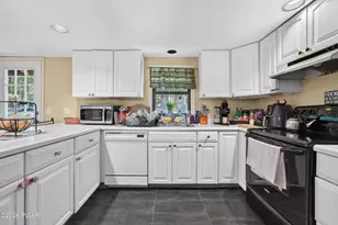 163 N Lake Dr, Dingmans Ferry, PA 18328 - Photo 13