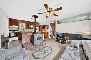 102 Flos Mar Dr, Greentown, PA 18426 - Photo 5