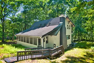 326 Gold Finch Rd, Bushkill, PA 18324 - Photo 1