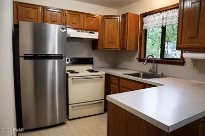 1042 Maplewood Drive, Newfoundland, PA 18445 - Photo 9