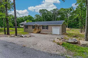 515 Hummingbird Ct, Bushkill, PA 18324 - Photo 3