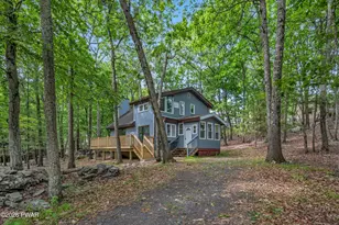2306 Chatham Ct, Bushkill, PA 18324 - Photo 1