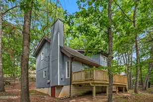 2306 Chatham Ct, Bushkill, PA 18324 - Photo 3