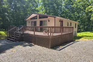 106 Pine Pl, Hawley, PA 18428 - Photo 3