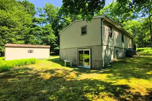 106 Pine Pl, Hawley, PA 18428 - Photo 11
