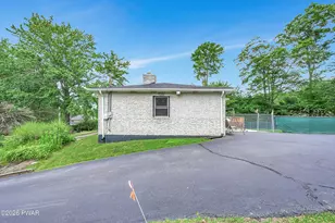 604 Circle Dr, Roaring Brook Township, PA 18444 - Photo 11