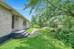 604 Circle Dr, Roaring Brook Township, PA 18444 - Photo 7