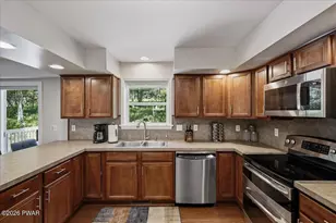 1212 N Whittaker Dr, Bushkill, PA 18324 - Photo 7