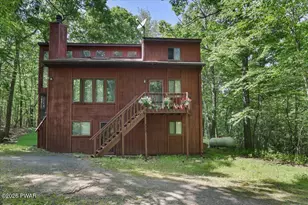 158 Saunders Dr, Bushkill, PA 18324 - Photo 1