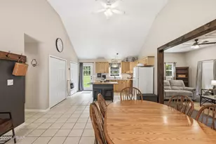 1060 Apache Trail, Gouldsboro, PA 18424 - Photo 7