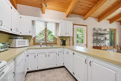 103 N Redwood Drive, Greentown, PA 18426 - Photo 17