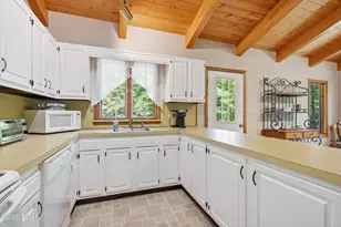 103 N Redwood Dr, Greentown, PA 18426 - Photo 17