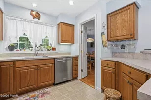 804 Waxwing Ct, Hawley, PA 18428 - Photo 11