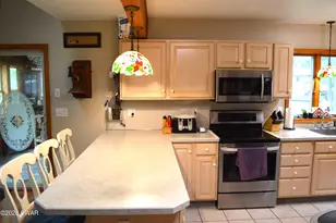 136 Hillside Dr, Greentown, PA 18426 - Photo 9