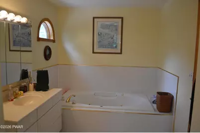 136 Hillside Drive, Greentown, PA 18426 - Photo 17