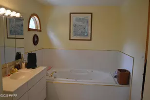 136 Hillside Dr, Greentown, PA 18426 - Photo 17