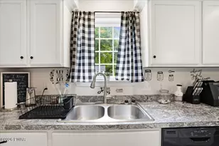 386 Belmont St, Waymart, PA 18472 - Photo 21