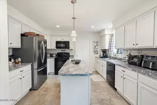 386 Belmont St, Waymart, PA 18472 - Photo 17