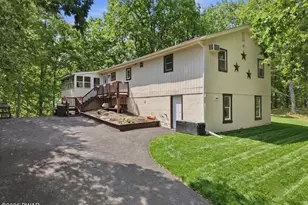 198 Edinburgh Rd, Bushkill, PA 18324 - Photo 1