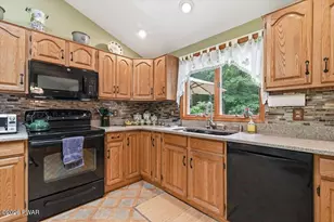 154 Santos Dr, Milford, PA 18337 - Photo 11