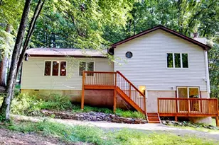 303 Otter Ct, Bushkill, PA 18324 - Photo 1